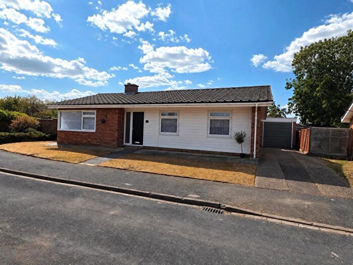 3 Bedroom Detached Bungalow For Sale In Home Close, Renhold, Bedford, MK41
