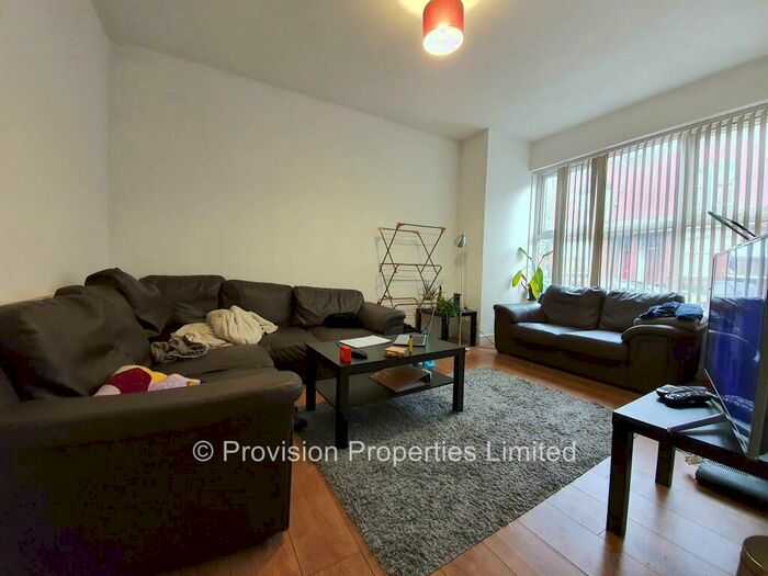 7 Bedroom Terraced House To Rent In Chestnut Avenue, Hyde Park, Leeds, LS6