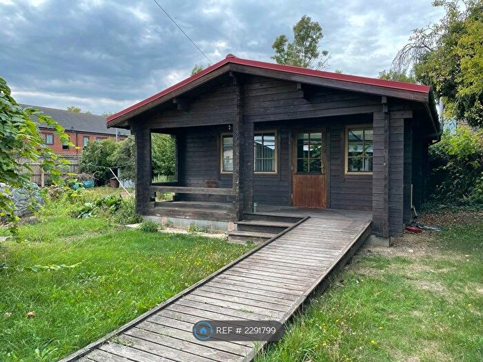 2 Bedroom Bungalow To Rent In Ramsden Square, Cambridge, CB4