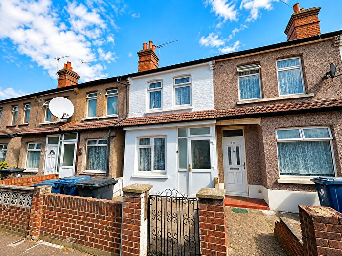 3 Bedroom Terraced House For Sale In Clarence Street, Southall, UB2