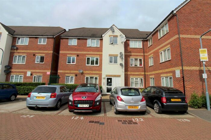 2 Bedroom Flat To Rent In Fenman Gardens, Goodmayes, Ilford, IG3