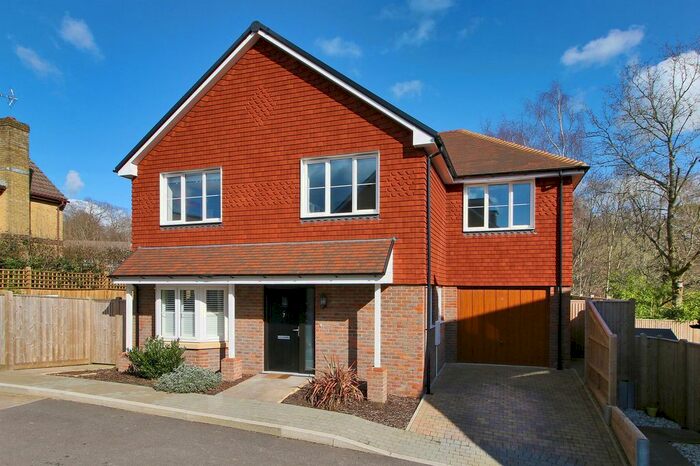 5 Bedroom Detached House For Sale In Parkside Close, Heathfield, TN21