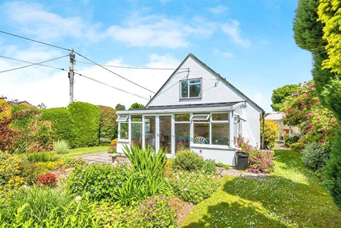 3 Bedroom Detached Bungalow For Sale In Nash Lane, Freeland, Witney, OX29