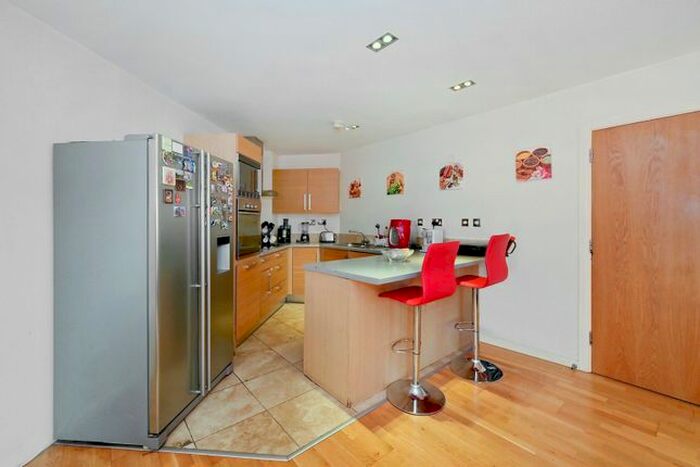 2 Bedroom Flat To Rent In Limeharbour, Isle Of Dogs, E14