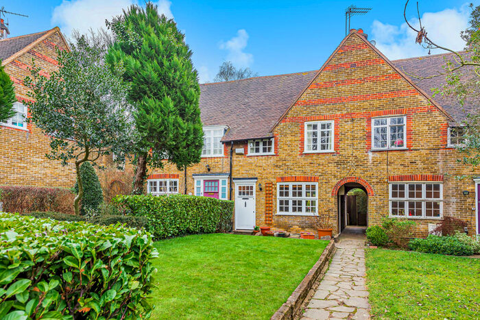 2 Bedroom Cottage To Rent In Westholm, Hampstead Garden Suburb, NW11