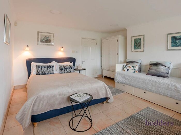 Studio To Rent In Craven House, Hampton Court Road, East Molesey, KT8