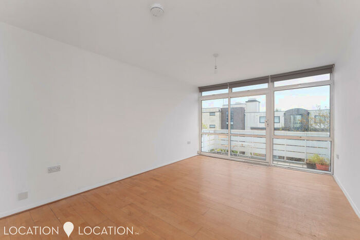 2 Bedroom Flat To Rent In Arbor Court, N16