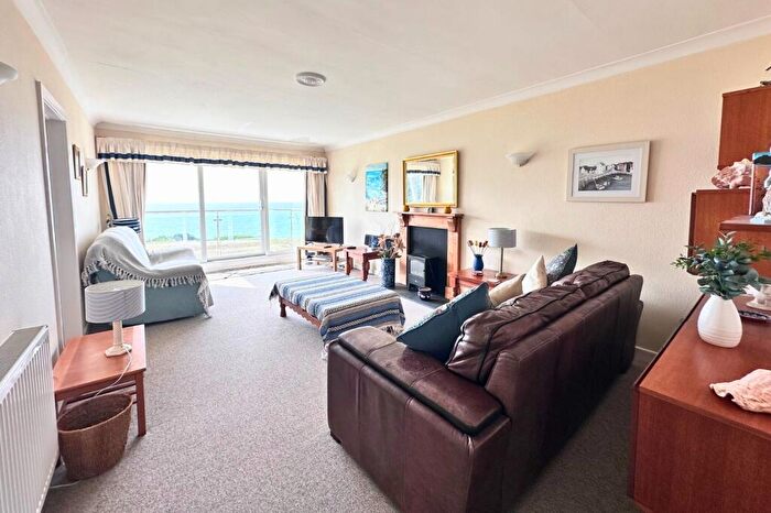 2 Bedroom Flat To Rent In Arundel Way, Highcliffe, Dorset., BH23
