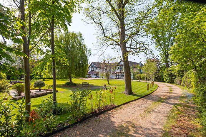 5 Bedroom Semi-Detached House For Sale In Oakley Green Road, Windsor, SL4