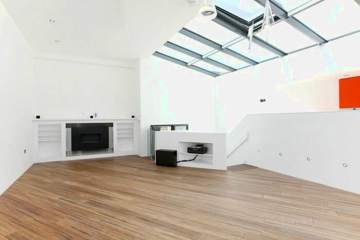 3 Bedroom Semi-Detached House To Rent In Dawlish Avenue, London, SW18