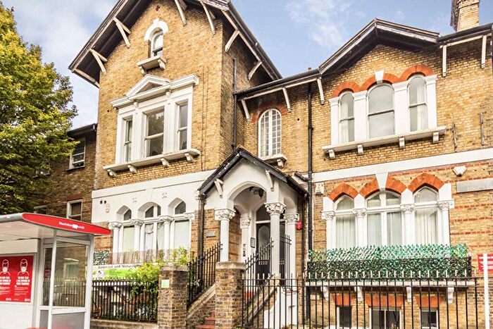 Flat To Rent In London Road, Kingston, KT2