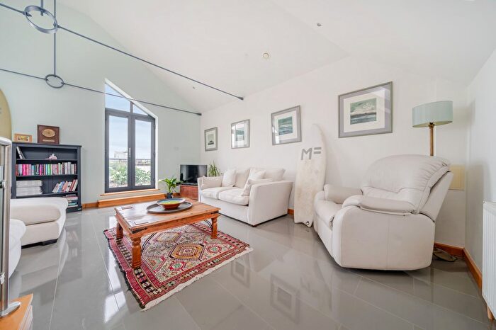 2 Bedroom Flat For Sale In Cumberland Road, Bristol, BS1
