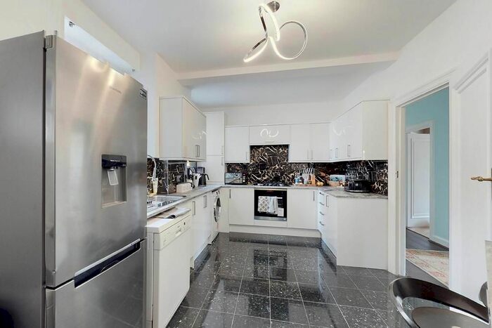 3 Bedroom Flat To Rent In Maida Vale, London, W9