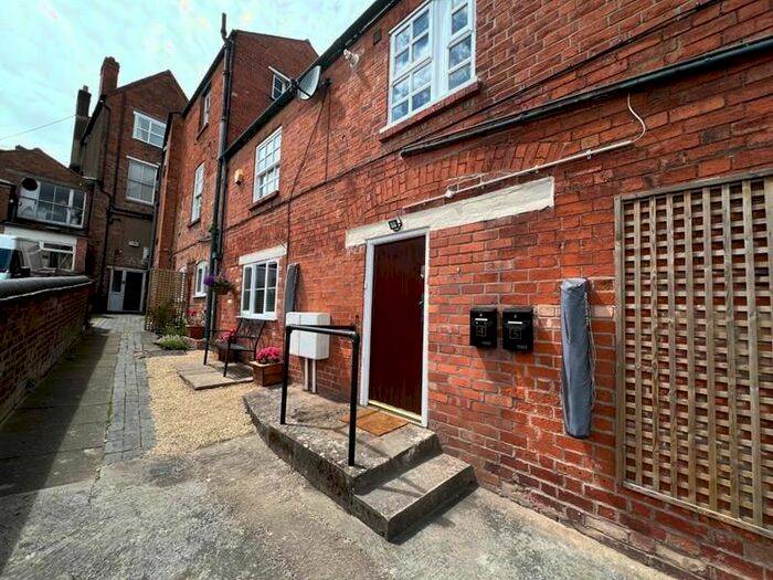 1 Bedroom Flat To Rent In Church Street, Malvern, Worcestershire, WR14