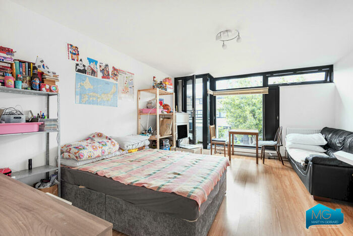 Apartment To Rent In Broadfield Lane, Camden, London, NW1