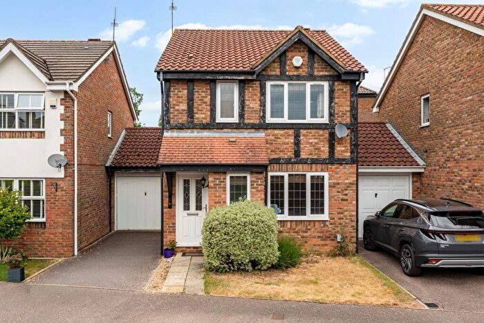 3 Bedroom Link Detached House For Sale In Grenville Way, Stevenage, Hertfordshire, SG2