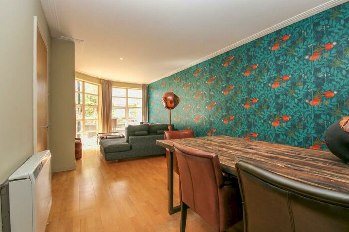 2 Bedroom Apartment To Rent In Drayton Park, N5