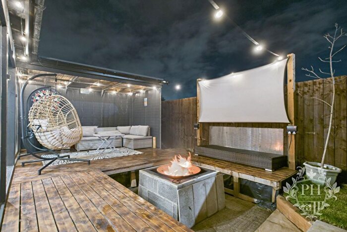 5 Bedroom Semi Detached House For Sale In Lime Road, Normanby, TS6