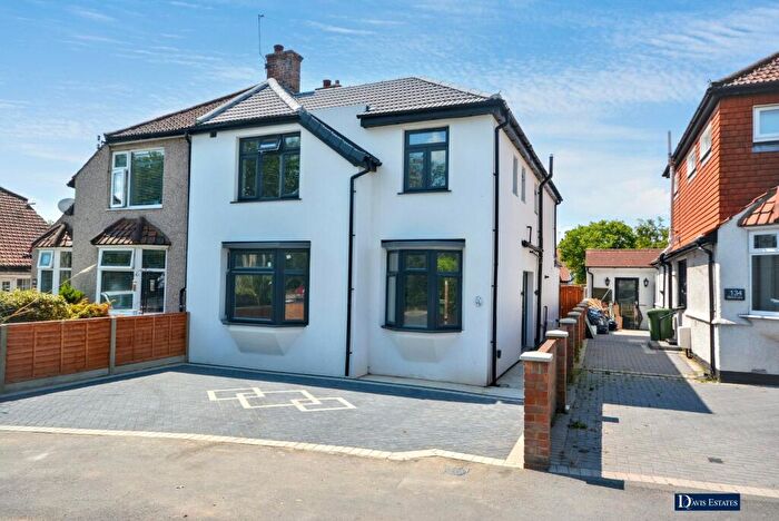 4 Bedroom Semi-Detached House For Sale In Slewins Lane, Hornchurch, RM11