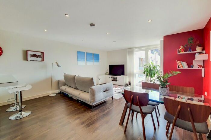 2 Bedroom Flat To Rent In Garden Road, Richmond, TW9