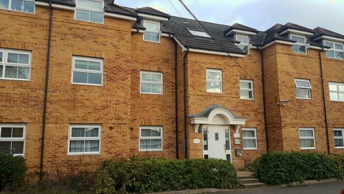 2 Bedroom Apartment To Rent In Slough, Berkshire, SL1
