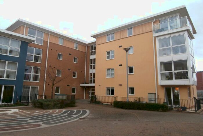 2 Bedroom Flat To Rent In St. Davids Hill, Exeter, EX4