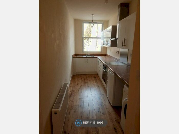 3 Bedroom Flat To Rent In Hichisson Road, London, SE15