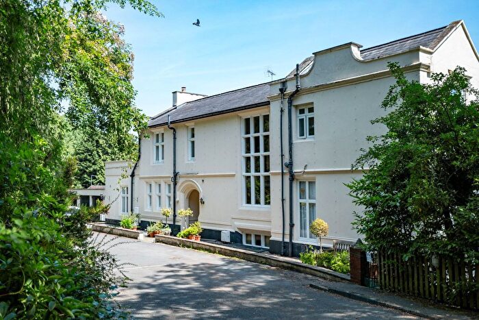2 Bedroom Flat For Sale In Holywell Road, Malvern, Worcestershire, WR14
