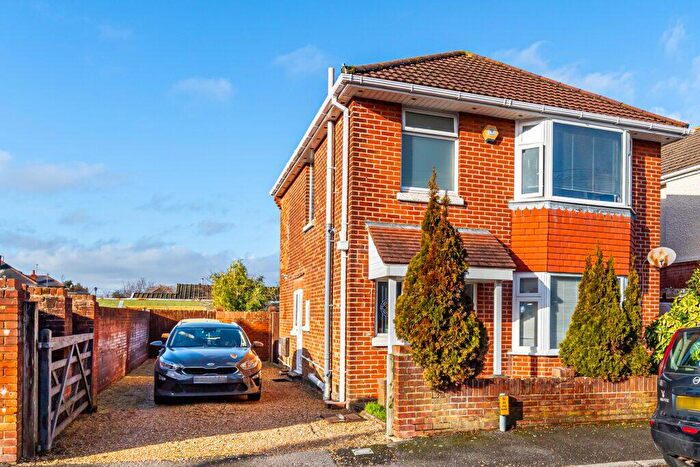 3 Bedroom Detached House For Sale In Beswick Avenue, Bournemouth, BH10