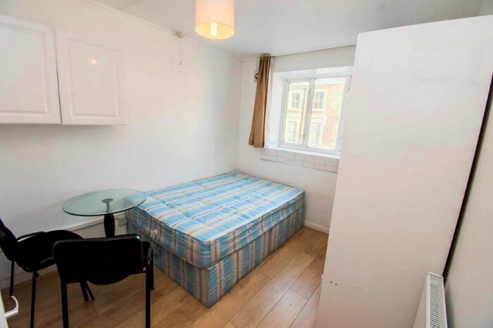 Studio To Rent In Holloway Road, London, N7