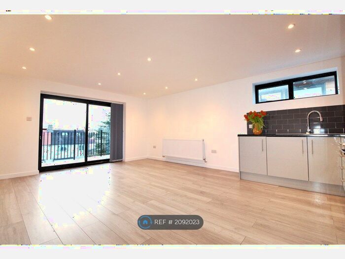2 Bedroom Flat To Rent In Laurel Court, South Croydon, CR2