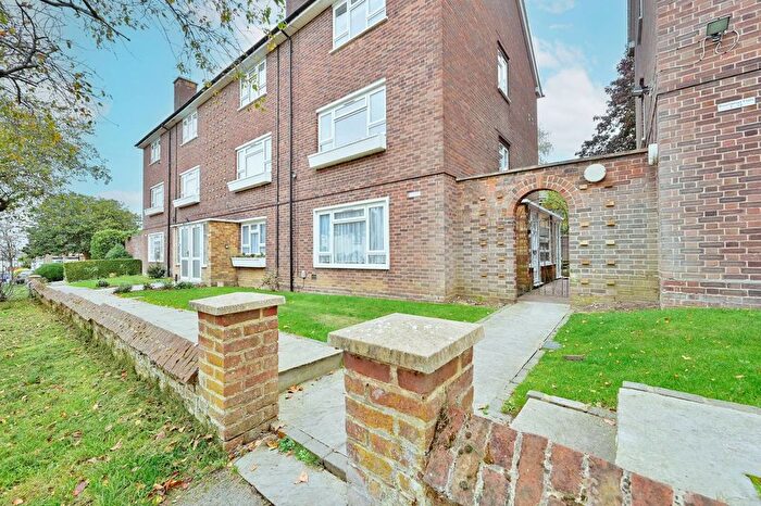 2 Bedroom Flat To Rent In Bournehall Road, Bushey, WD23