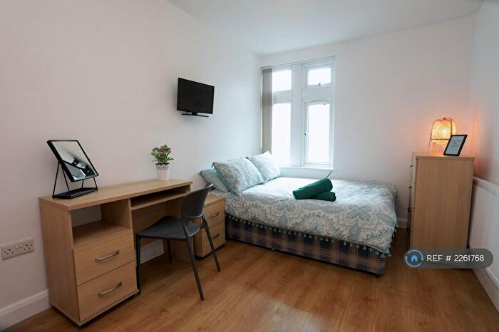 7 Bedroom Terraced House To Rent In Kingswood Road, Manchester, M14