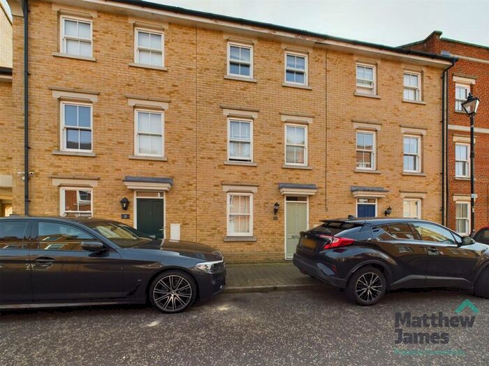 3 Bedroom Town House To Rent In Garland Road, Colchester, CO2