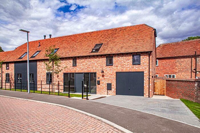 5 Bedroom Property For Sale In Tithe Barn Close, Compton, RG20