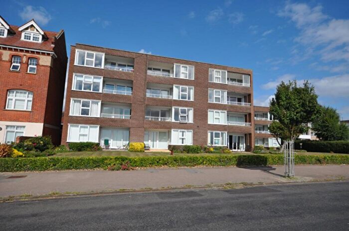 2 Bedroom Flat For Sale In Fourth Avenue, Frinton-on-sea, CO13
