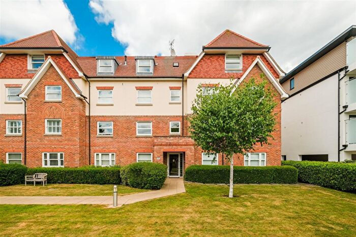 2 Bedroom Flat To Rent In Grosvenor Heights, Forest View, North Chingford, E4