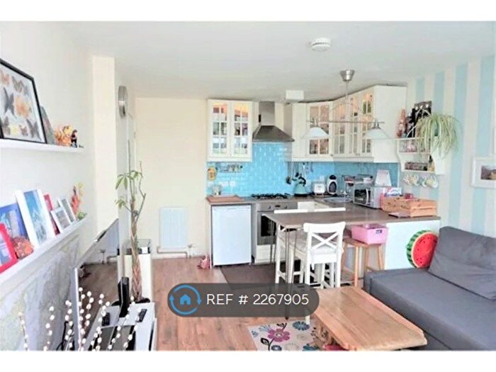 2 Bedroom Flat To Rent In Airco Close, London, NW9