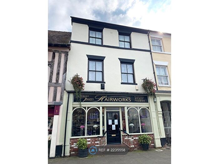 1 Bedroom Flat To Rent In High Street, Daventry, NN11