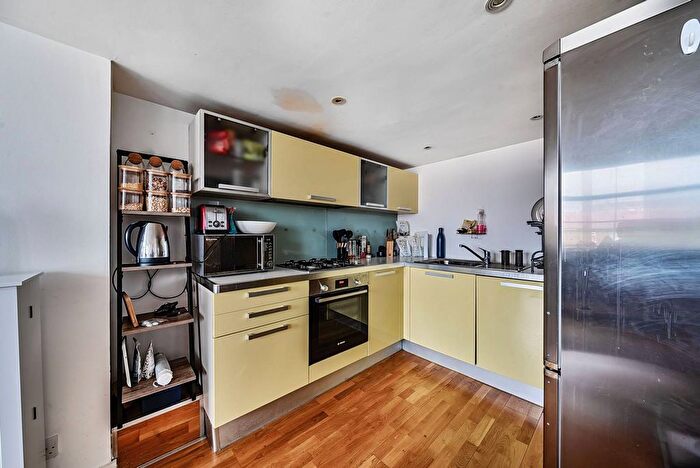 1 Bedroom Flat To Rent In Broadwater Road, Tooting, London, SW17