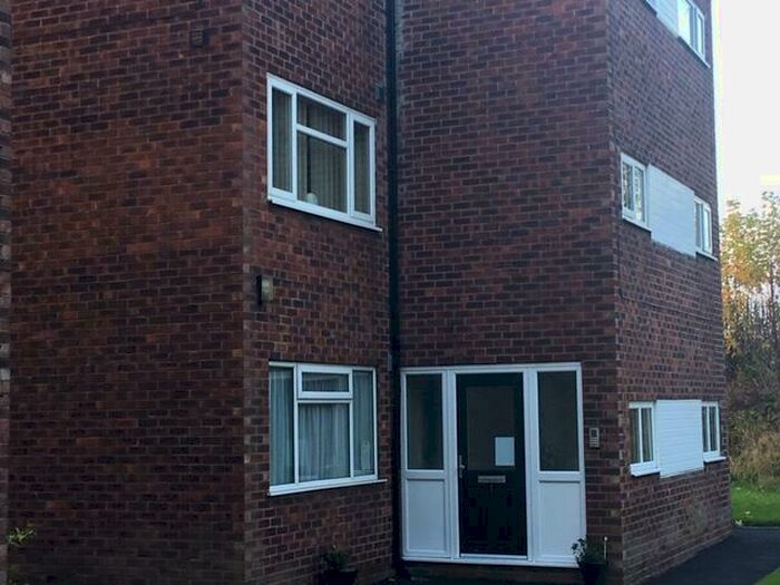 2 Bedroom Flat To Rent In Flat F Birdhall Lane Cheadle Heath Stockport, SK3