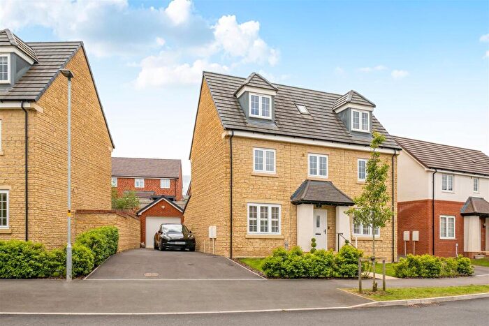 4 Bedroom Detached House For Sale In Wheatfield Avenue, Chippenham, SN14