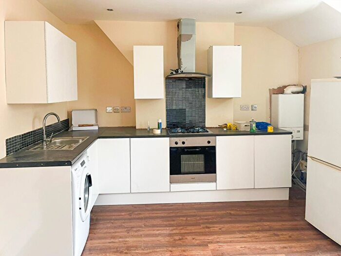 1 Bedroom Flat To Rent In Garratt Lane, London, SW18