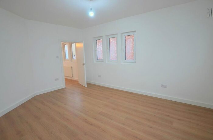 3 Bedroom Property To Rent In Brantwood Road, London, N17