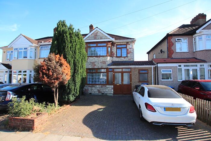 3 Bedroom Terraced House To Rent In Nursery Close, Enfield, EN3