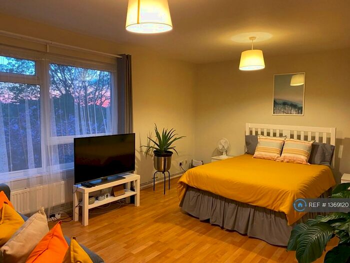 Studio To Rent In Gillray House, Sutton, SM1