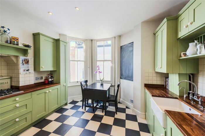 3 Bedroom Flat To Rent In Sutton Court, Fauconberg Road, Chiswick, London, W4