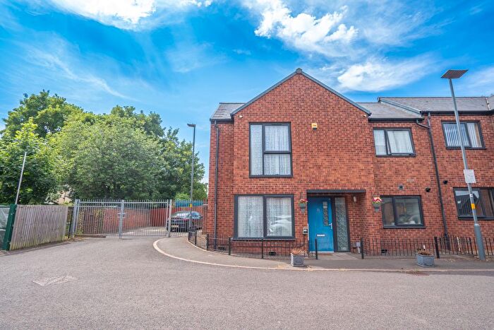 3 Bedroom Semi Detached House For Sale In Invention Avenue, Handsworth, Birmingham, B21