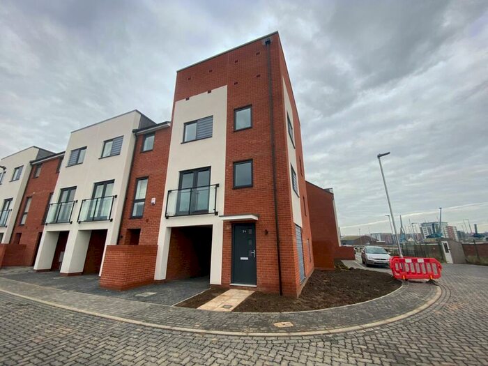 3 Bedroom Town House To Rent In Washington Close, Ipswich, IP2