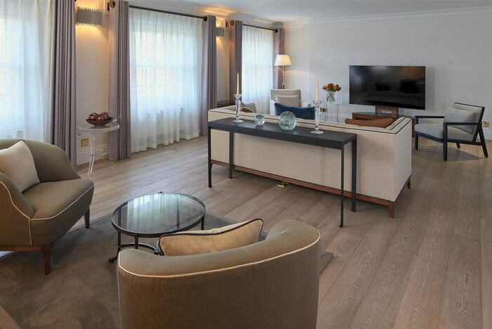 3 Bedroom Flat To Rent In Hyde Park Gate, South Kensington, London, SW7